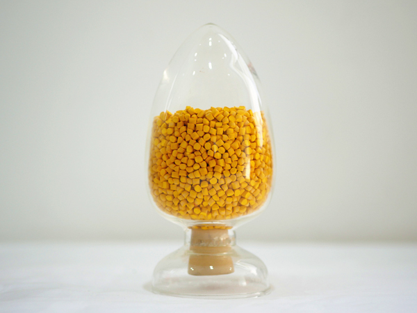 黃(huang)色母粒(li)